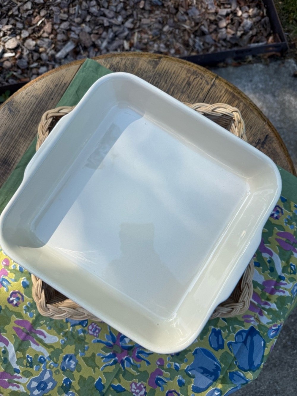 Emile Henry Medium Square Casserole Dish 2x9x9 - Picture 2 of 3